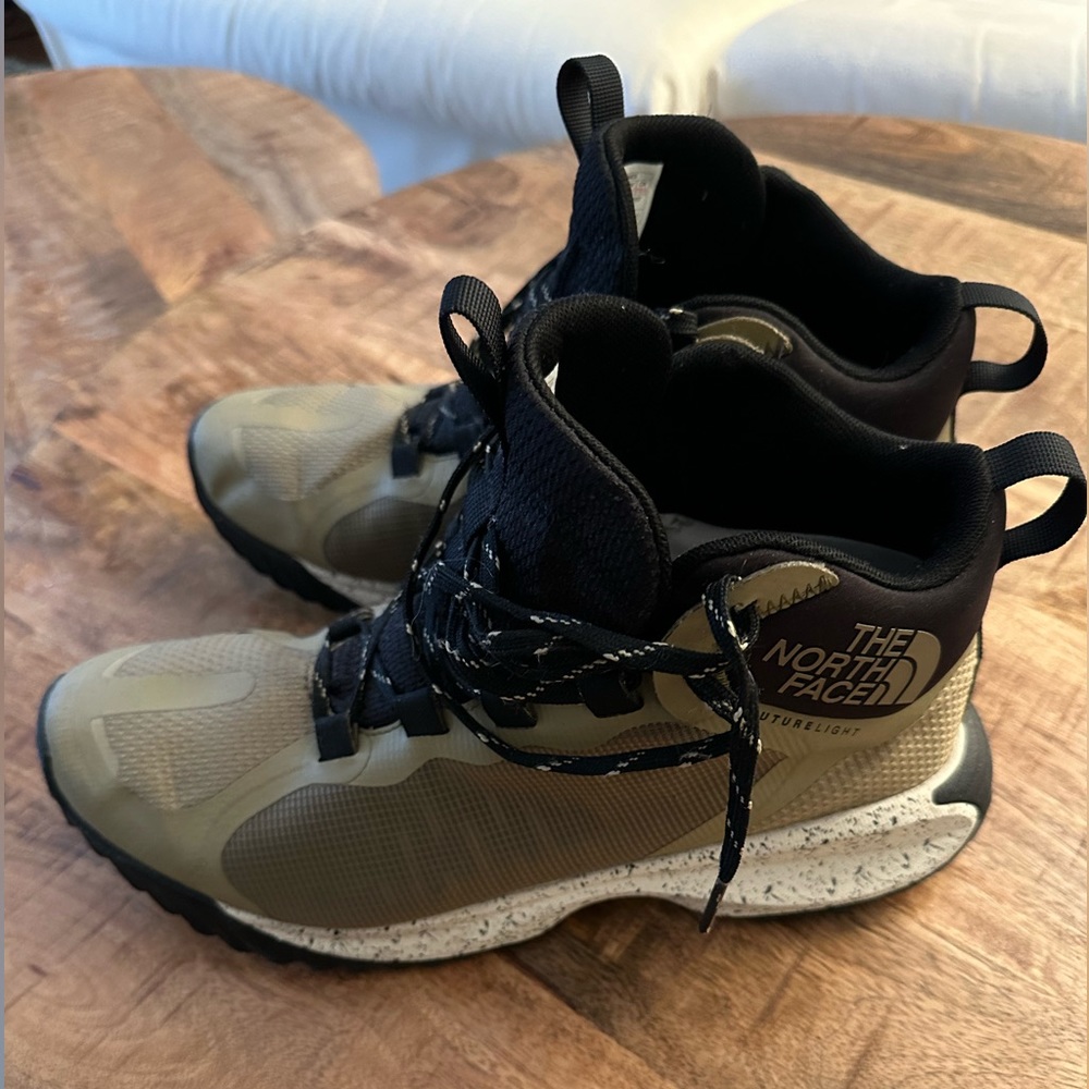 The North Face Men’s Wayroute FUTURELITE Mid Hiking Shoes/Boots - 9.5